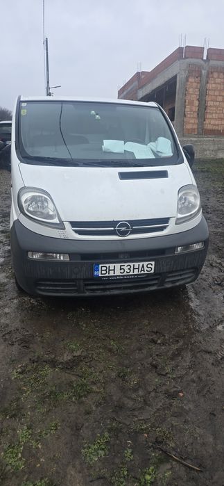 Vand opel vivaro  anul 2004