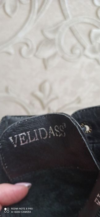 Продам женские ботинки