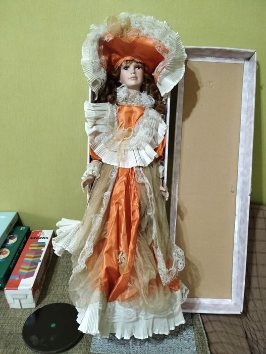 Фарфоровая кукла, распродажа