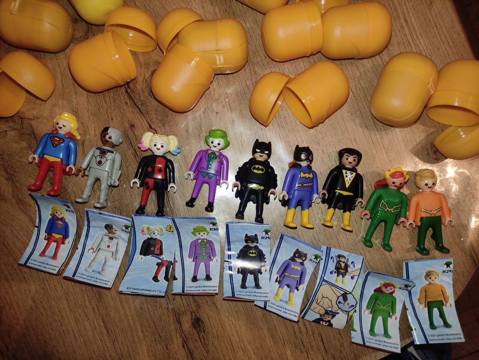 Продам фигурки киндера DC Playmobil