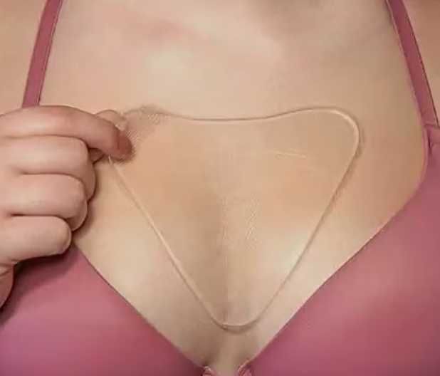 Пач с хиалуронова киселина против бръчки за деколте