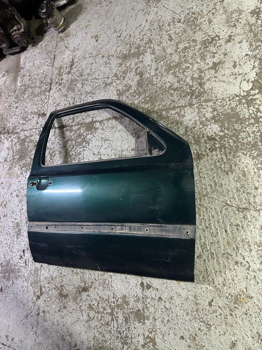 Передняя правая дверь Volkswagen Golf 3