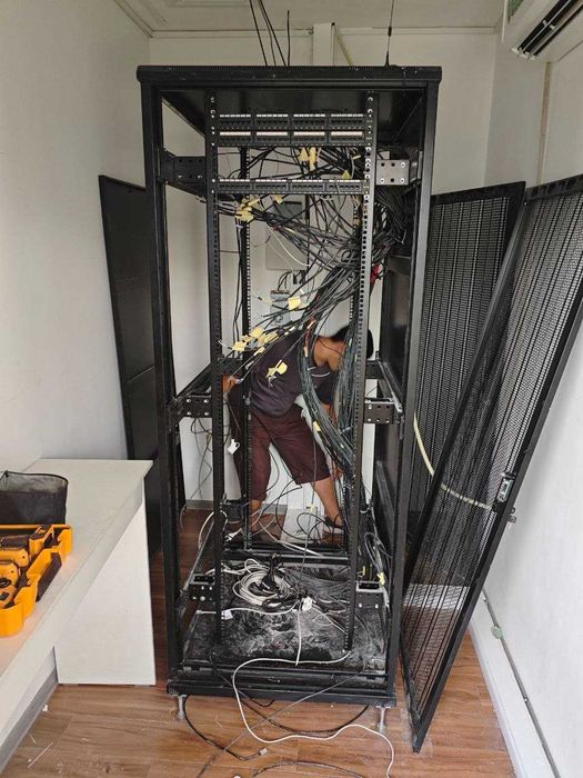 Шкаф серверный 42U