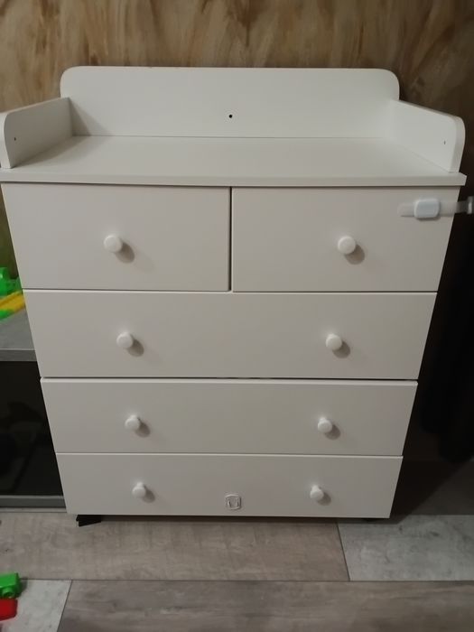 Продам пеленпльный столик