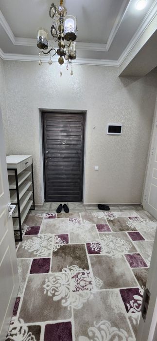 Сдаётся трёхкомнатная квартира.