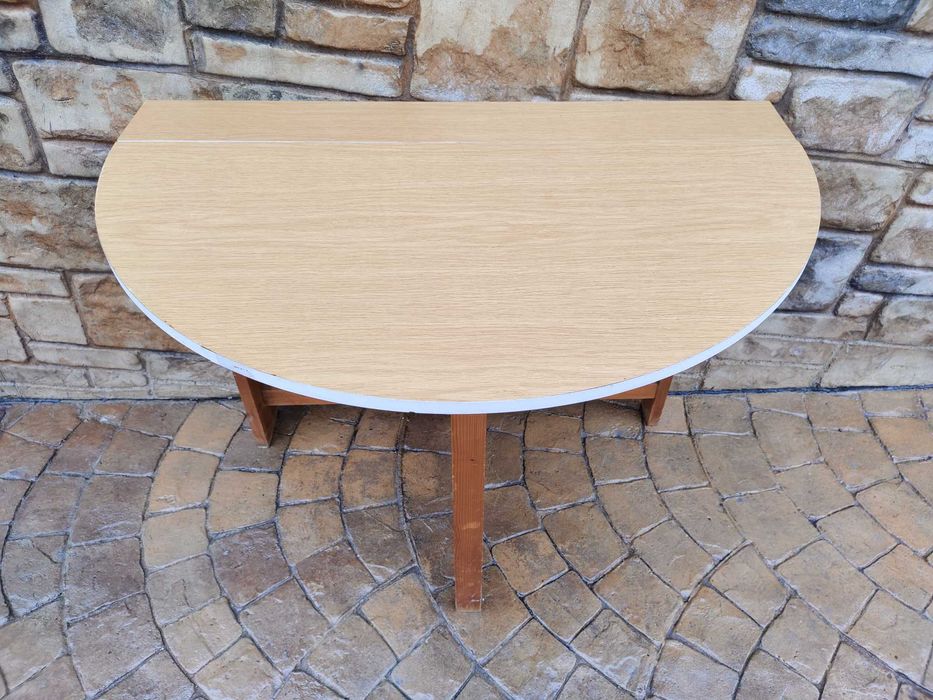 Разтегателна  маса за малки пространства