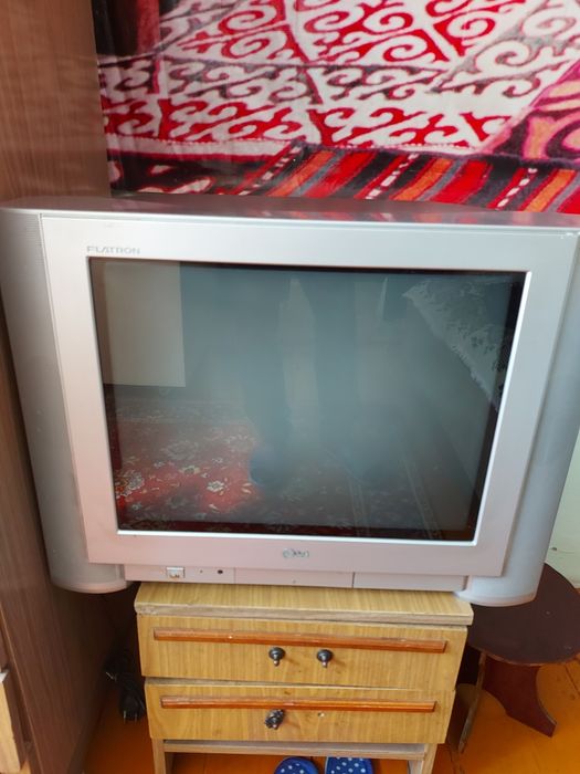 Телевизоры горизонт и LG Flatron