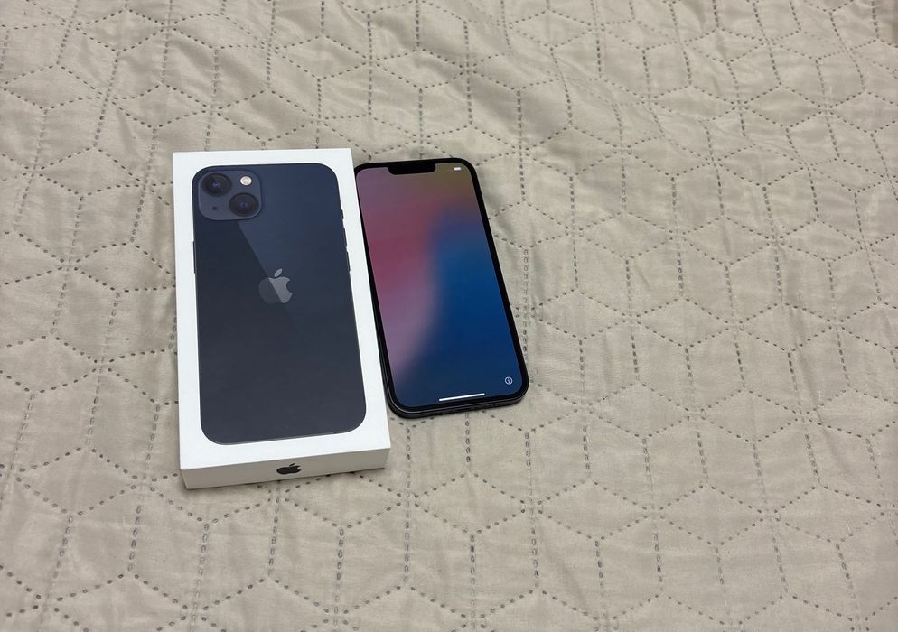 Vând telefon iPhone 13 midnight