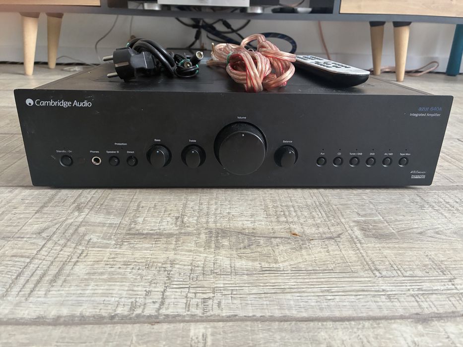 Boxe Wharfedale Diamond 11.3+amplificator cambridge  azur640A V2