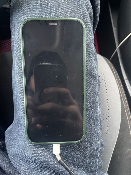 Продам айфон 12