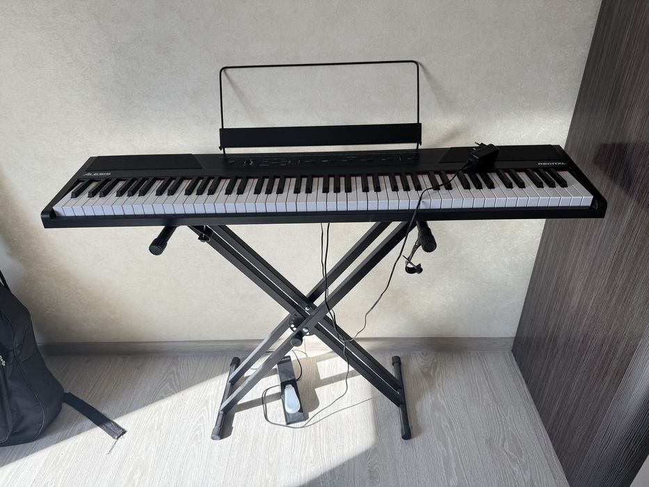 Продам Пианино alesis recital