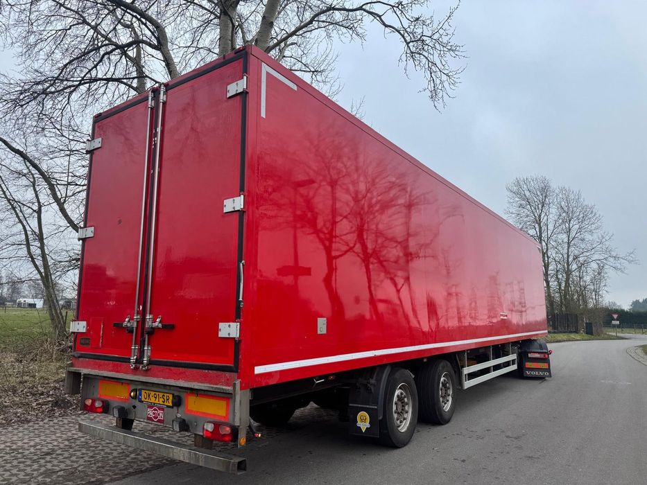 Semiremorca Schmitz Standard Dubă  Box  Container izoterma Anul  2019