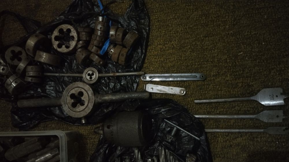 Сверла, метчики,лерки.