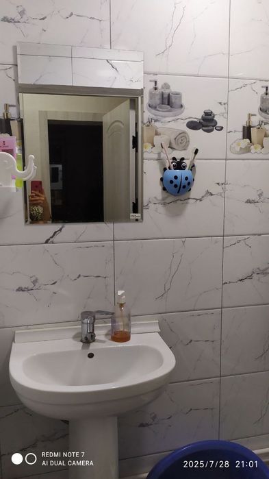 Радуга 67 да 2 хонали 2 этаж квартира сотилади. МАКЛЕРСИЗ.