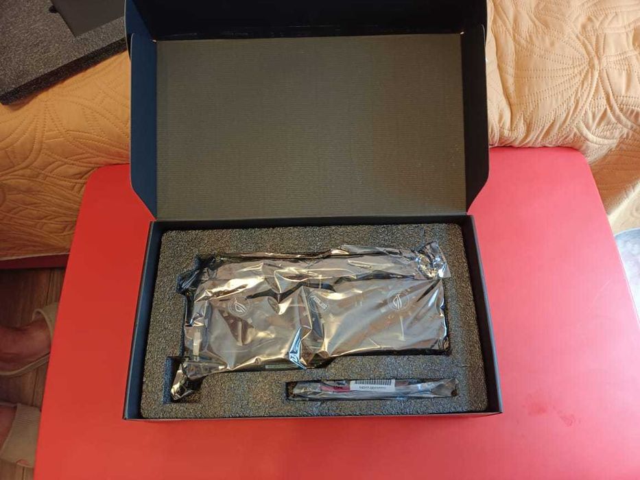 Видеокарта ASUS AMD Vega 64