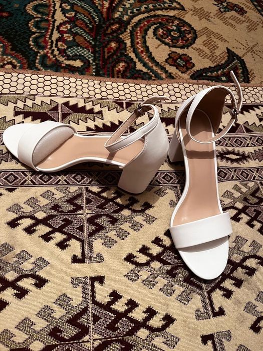 Продам обувь босоножки