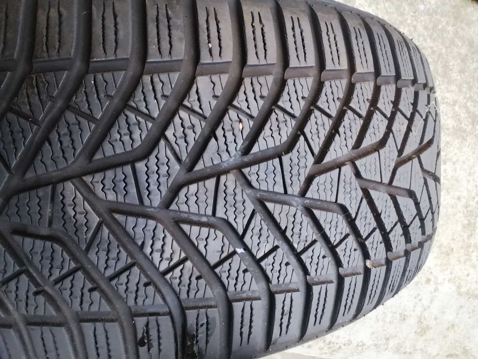 Гуми Йокохама с размери 235/55/17 в отлично състояние и грайфера 7,5мм