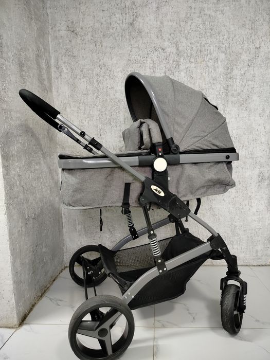 Продам десяткую коляску универсальная