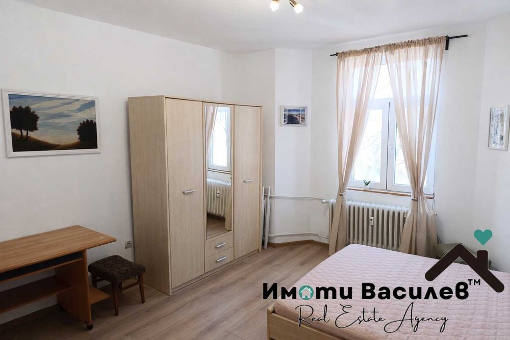 Дава се под наем Двустаен апартамент в София, Център - 56 кв.м за 747.66 € - Снимка #1