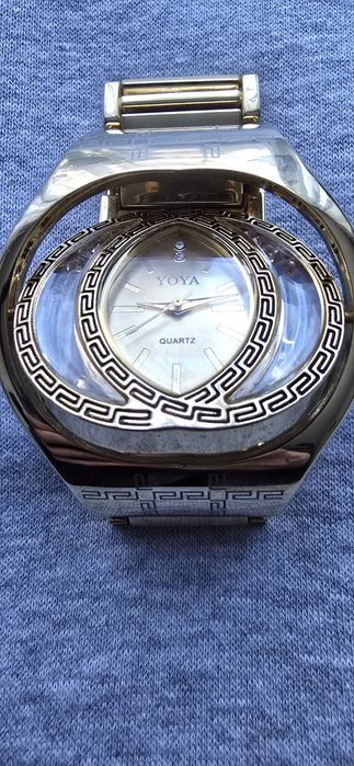 Дамски ръчен часовник