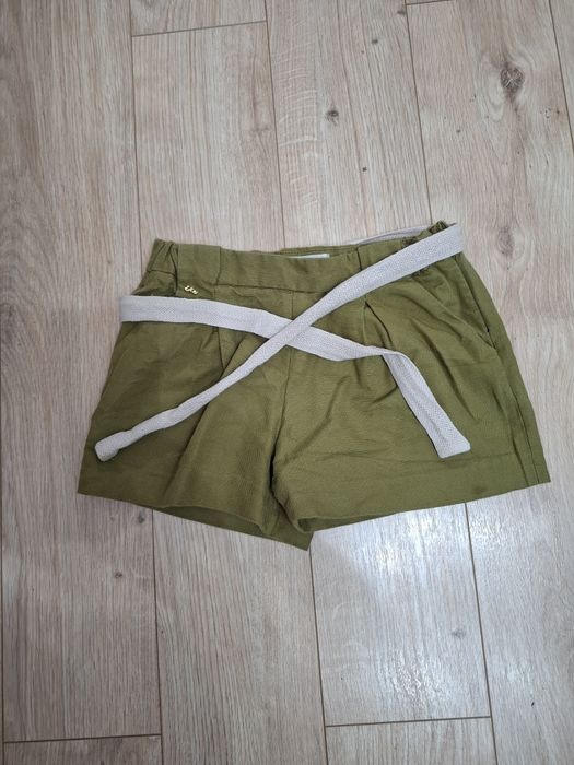 Pantaloni scurți Zara mărimea 122