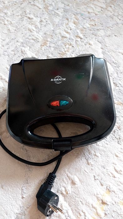 Продам. Вафельница .