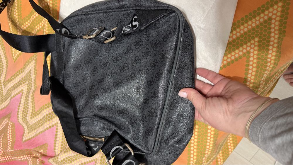 Раници liu jo и guess