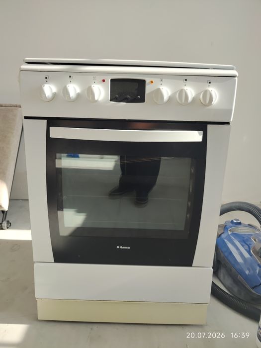 Продам электрическую плиту Hansa