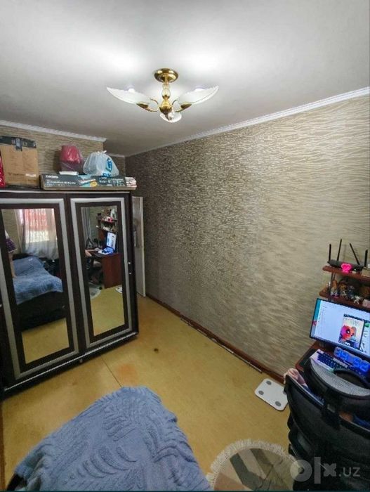Продается 2/1/4 Авиасозлар 1 ор-р базар Кадышева 48 кв2 (R)