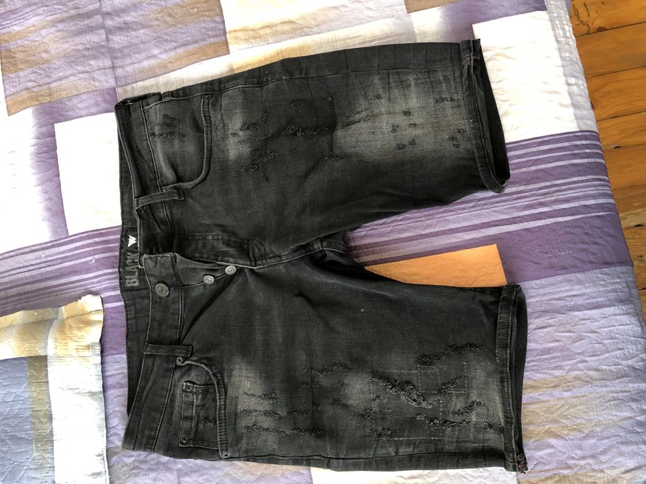 Къси дънкови гащи