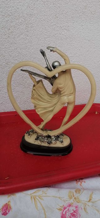 piesa   balerini  23  cm  x  18  cm  pret  85  lei