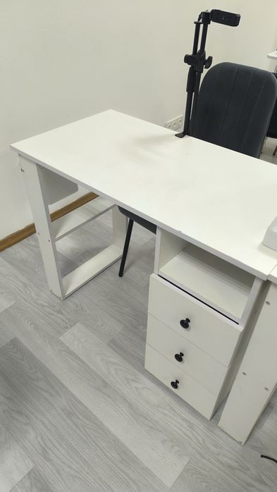 Продам маникюрный стол