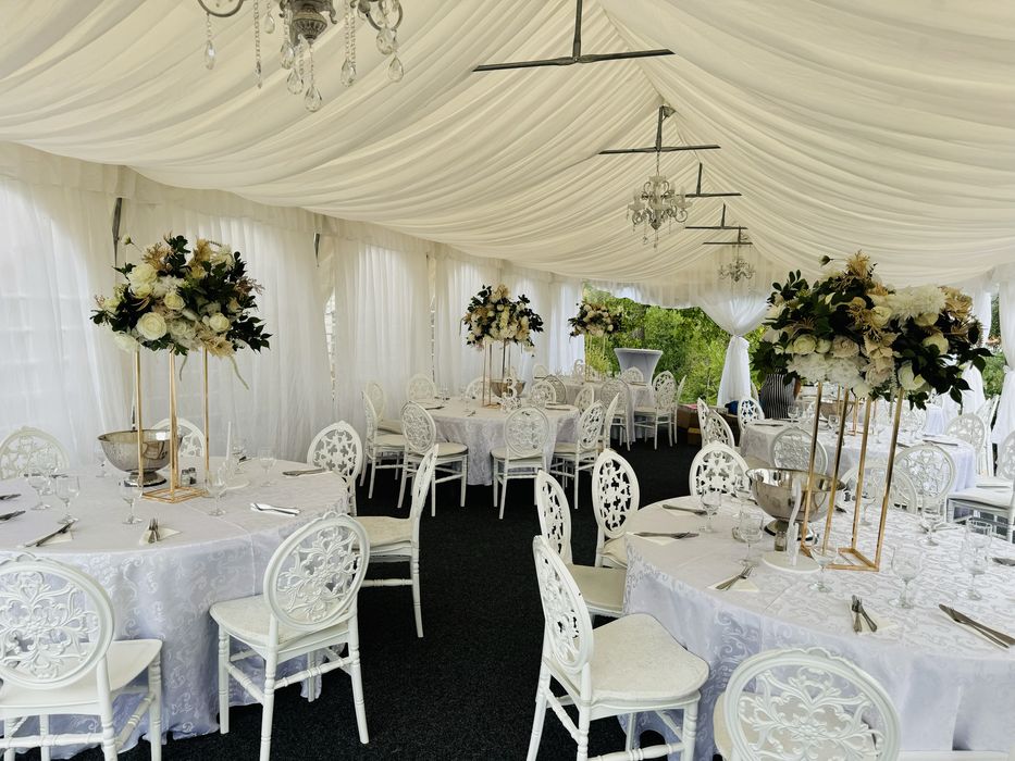 Cort Evenimente nunta botez  mese si aranjamente florale