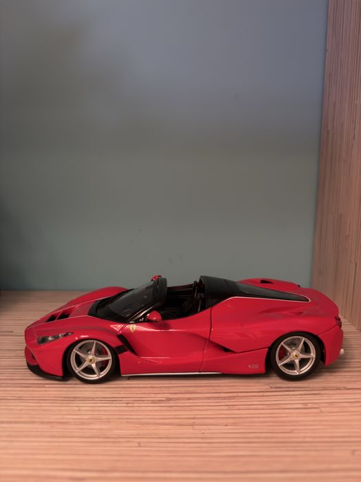 Machetă mașină Ferrari LaFerrari Aperta Bburago metal