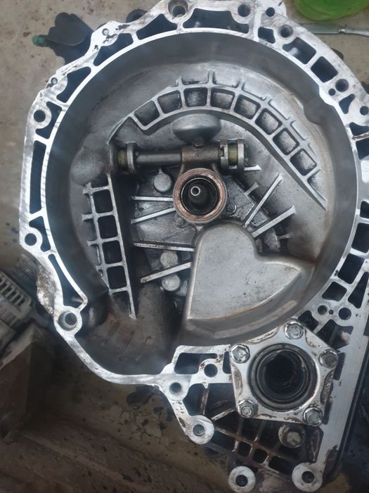 1.6 mator karobka  sons mator karobka va  boshqa extiyotqismlar bor ke