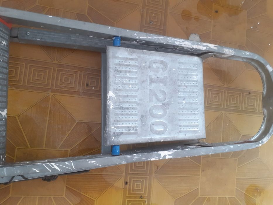 Продам стремянку 2 м.