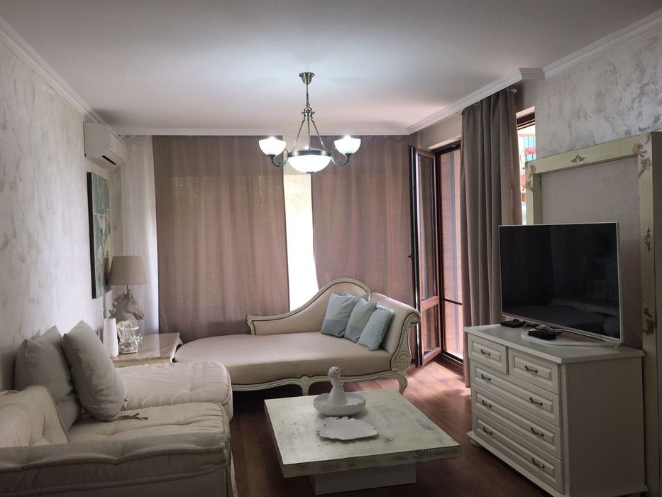 Елегантен апартамент на първа линия на плаж Каваци(Созопол)