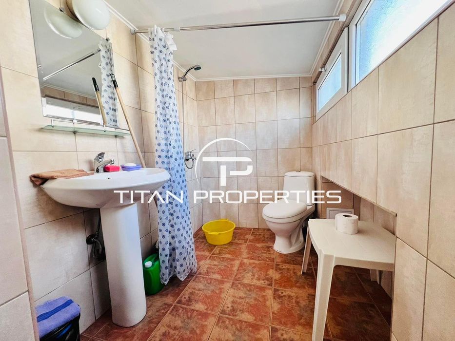 Тристаен, под наем, Център