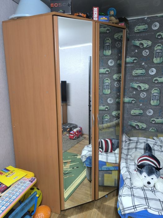 Продам шкаф угловой