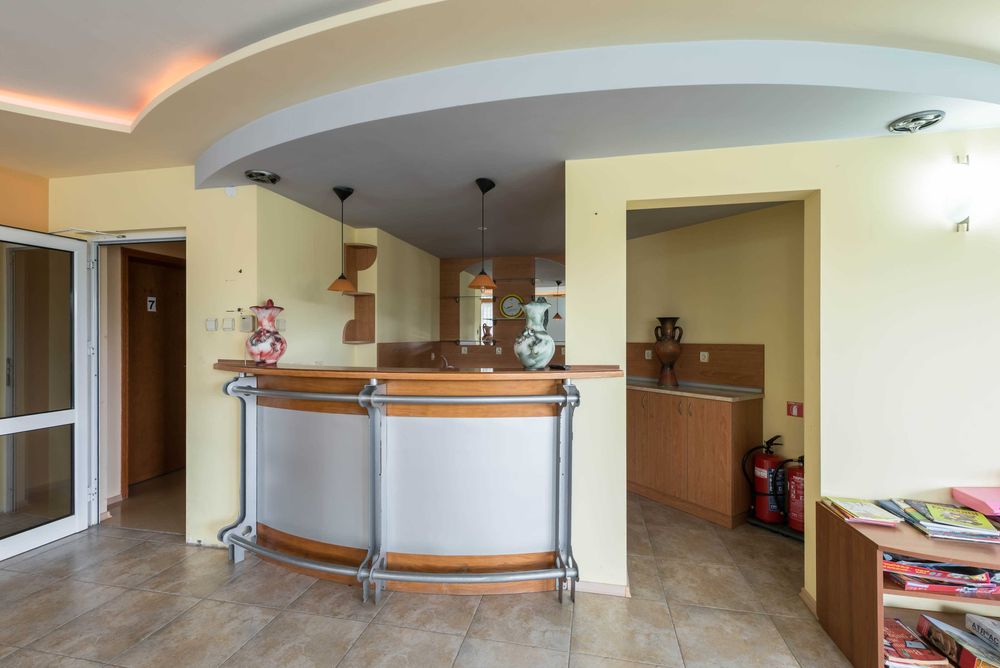 Продава се Хотел в Балчик - 2000 кв.м за 230 €/кв.м - Снимка #3