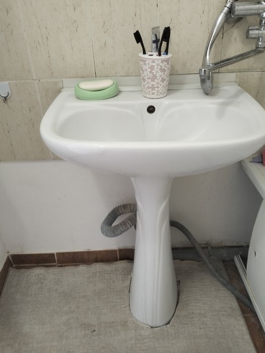 Продам раковину , целая