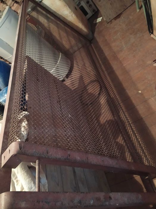 Железная кровать советская