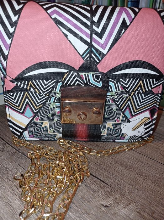 Малка чантичка от Тенденз