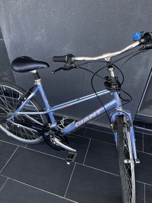 Bicicleta Giant mov metalic
