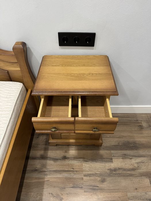 Продам деревянный спальный гарнитур