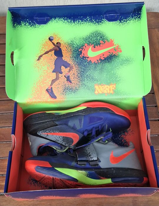 Баскетболни обувки NIKE KD 4 'NERF'
CONCORD/BRIGHT CRIMSON