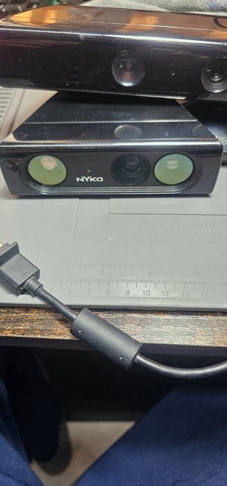 Vând camera kinect xbox 360 plus adaptor zoom nyko