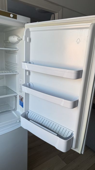 Холодильник indesit