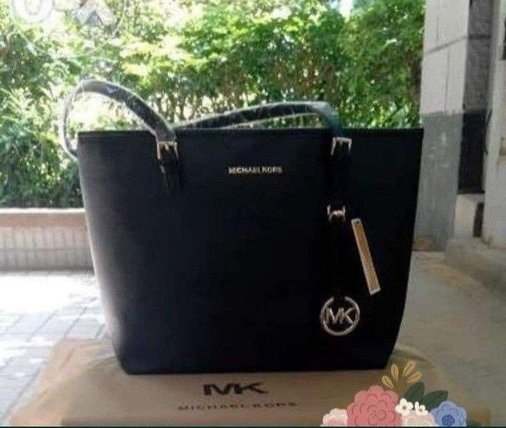 Geanta damă MK classic, doua compartimente,saculet, etichetă