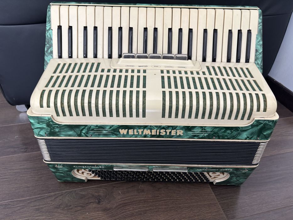 Acordeon nemtesc Weltmeister cu 120 de basi